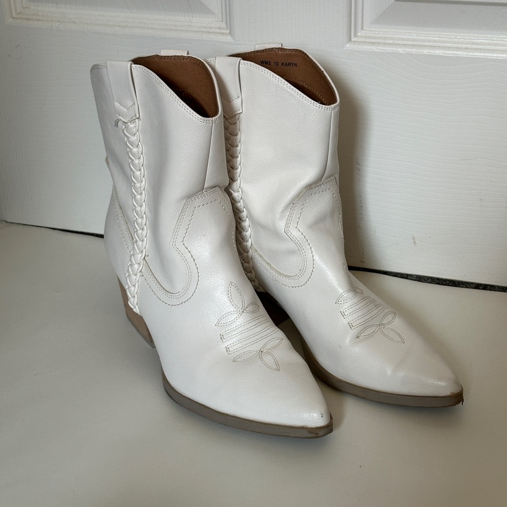 Dolce Vita white western boots